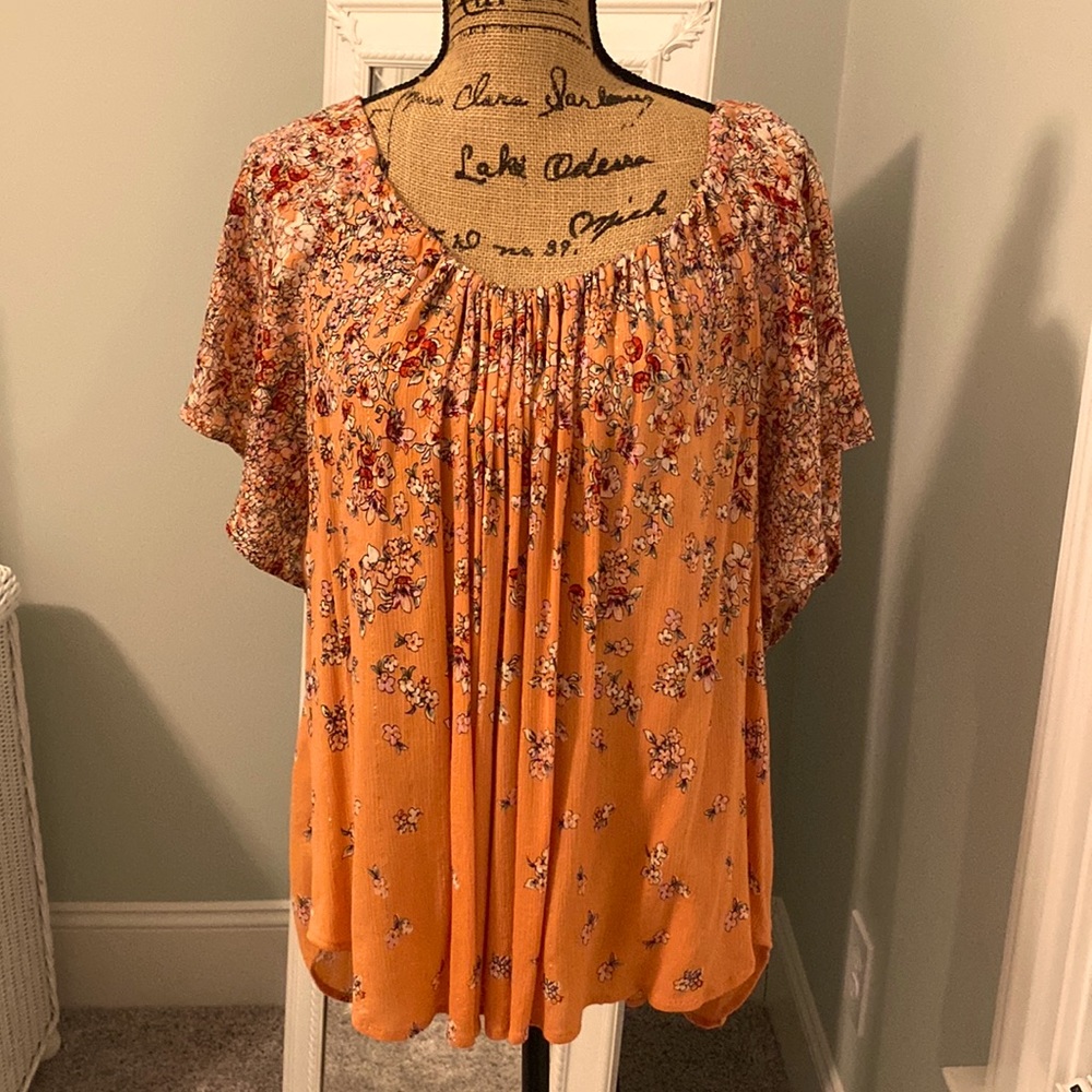 NWOT Daytrip short sleeve top, size M.